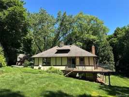featured image of 799 E Long Lake Rd