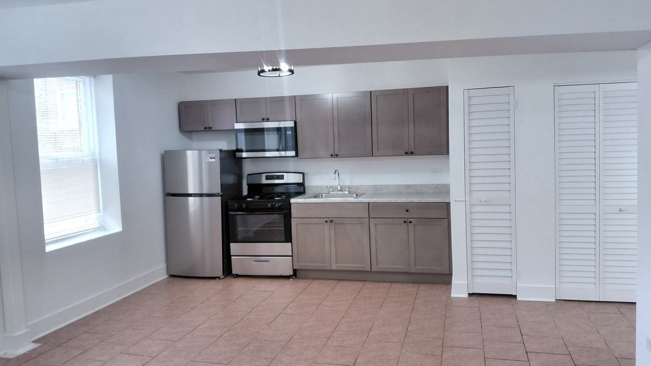 3917 W Potomac Avenue - 3917 -- G #3917G - Photo 2 of 15
