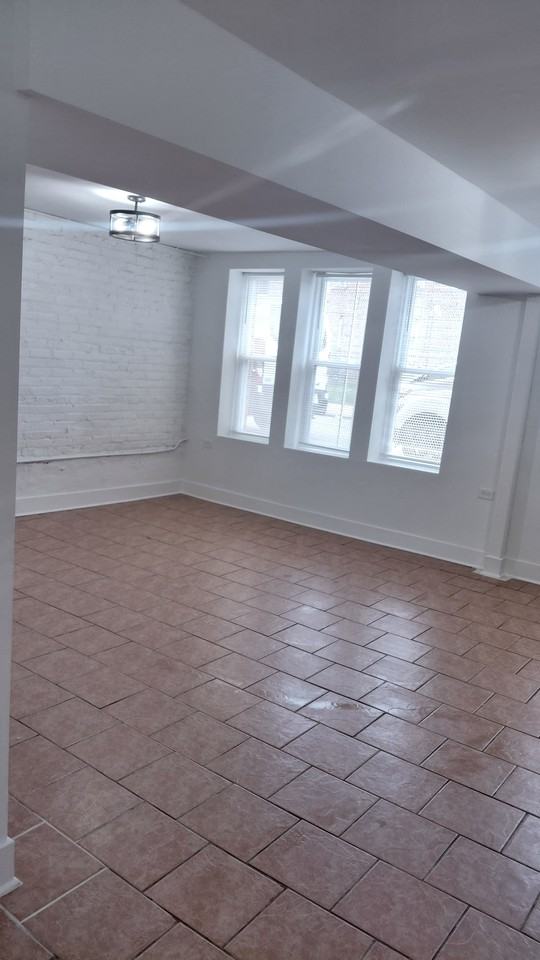 3917 W Potomac Avenue - 3917 -- G #3917G - Photo 3 of 15