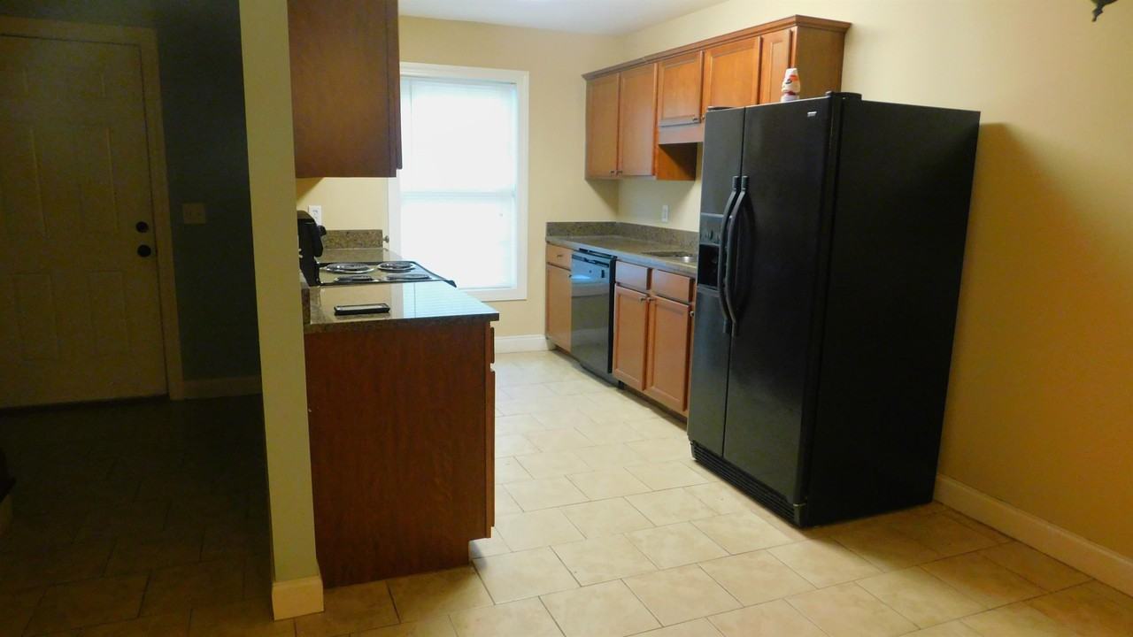 317 Covington St Apt B #1 - Photo 3 of 13