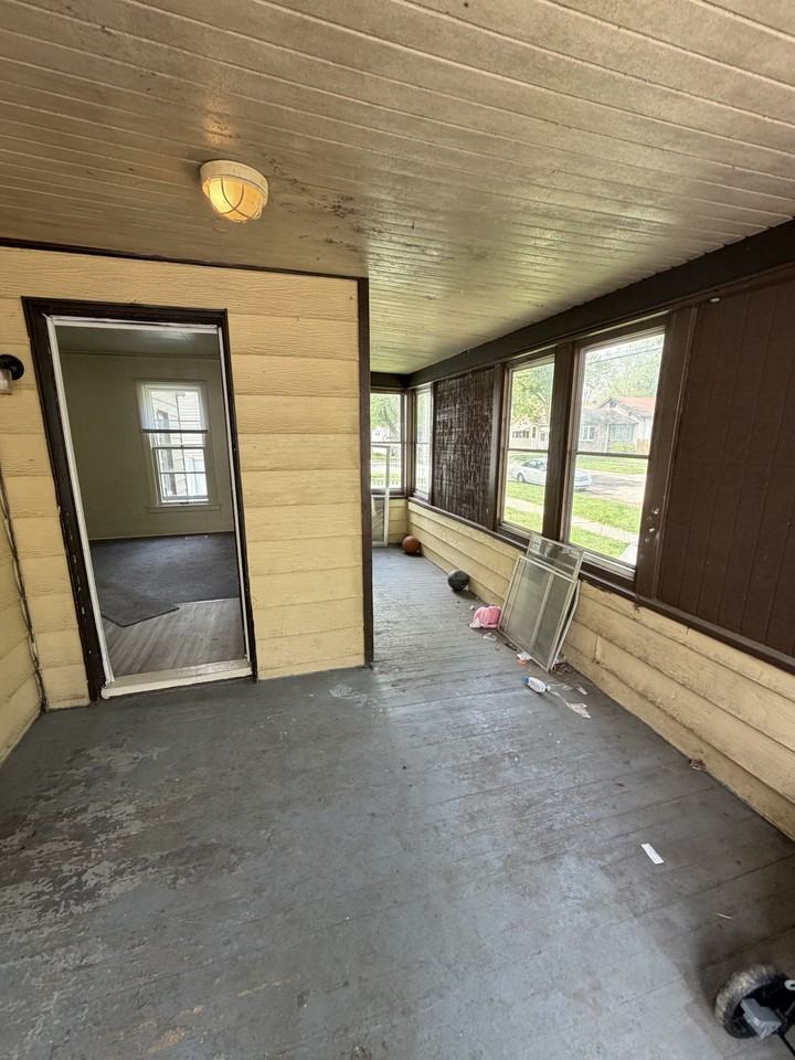 1826 Charles Ave - Photo 2 of 7