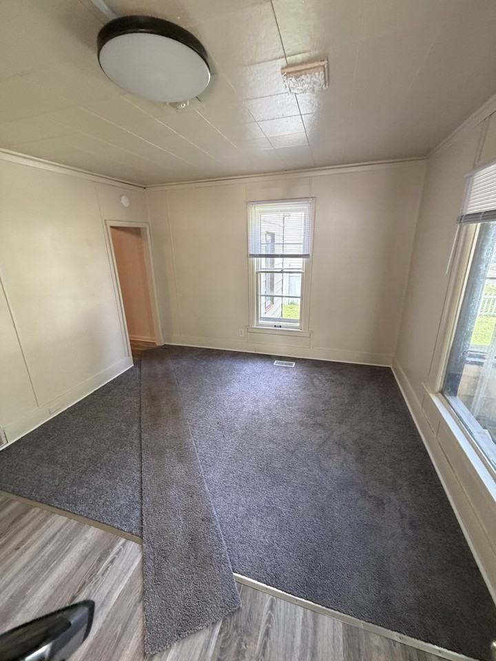 1826 Charles Ave - Photo 3 of 7