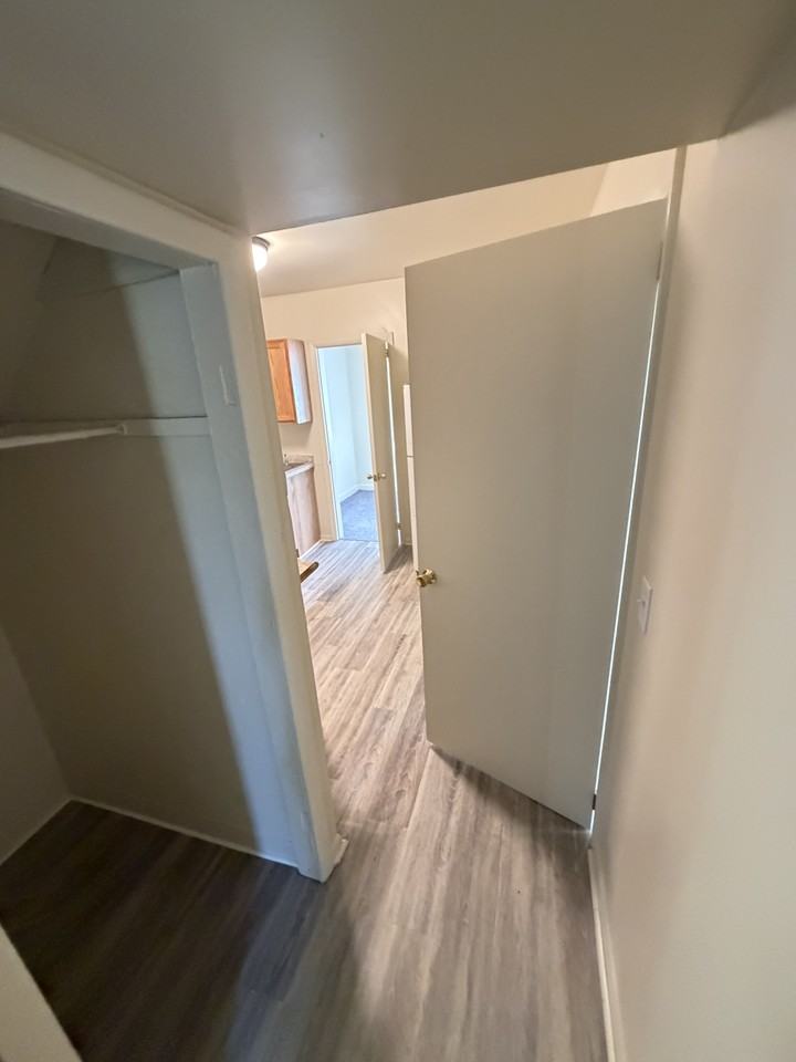 1826 Charles Ave - Photo 4 of 7