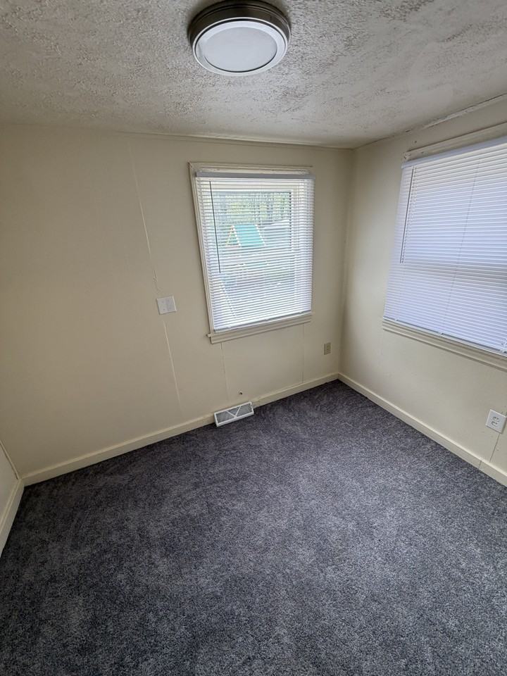 1826 Charles Ave - Photo 6 of 7