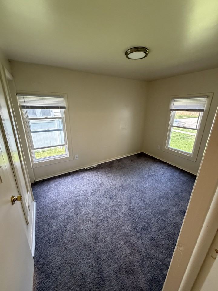 1826 Charles Ave - Photo 7 of 7