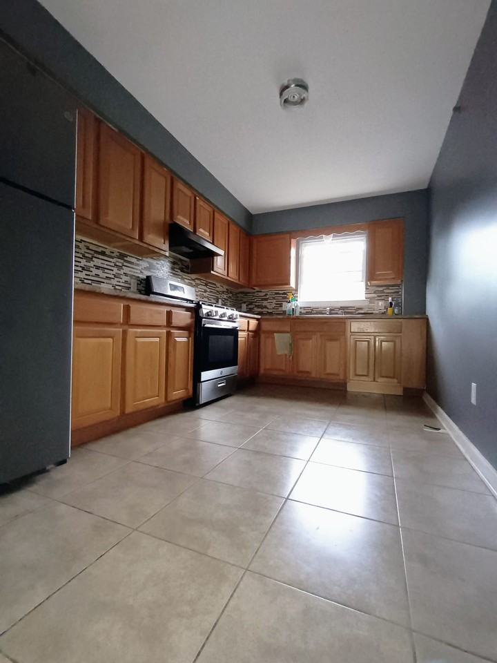 270 S 7th St #3 - Photo 4 of 16