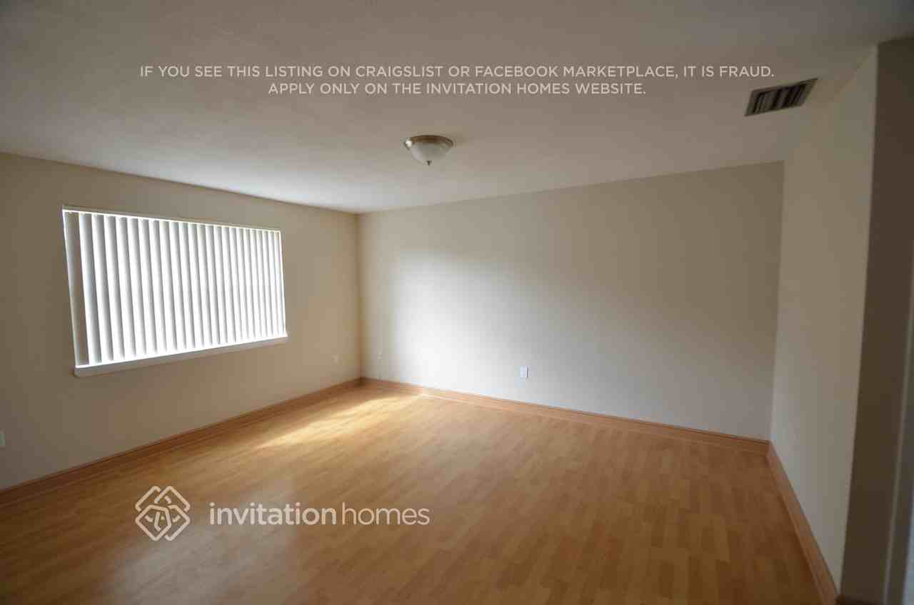 14736 Sw 92nd Street Rd - Photo 2 of 7