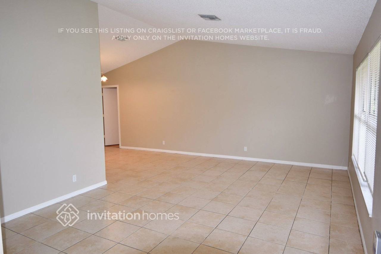 2634 Yarmouth Dr - Photo 3 of 14