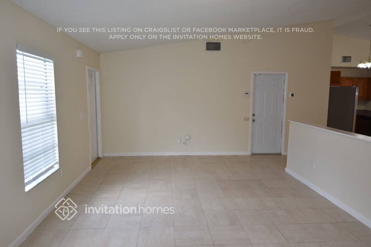 7854 Blairwood Cir W - Photo 2 of 12