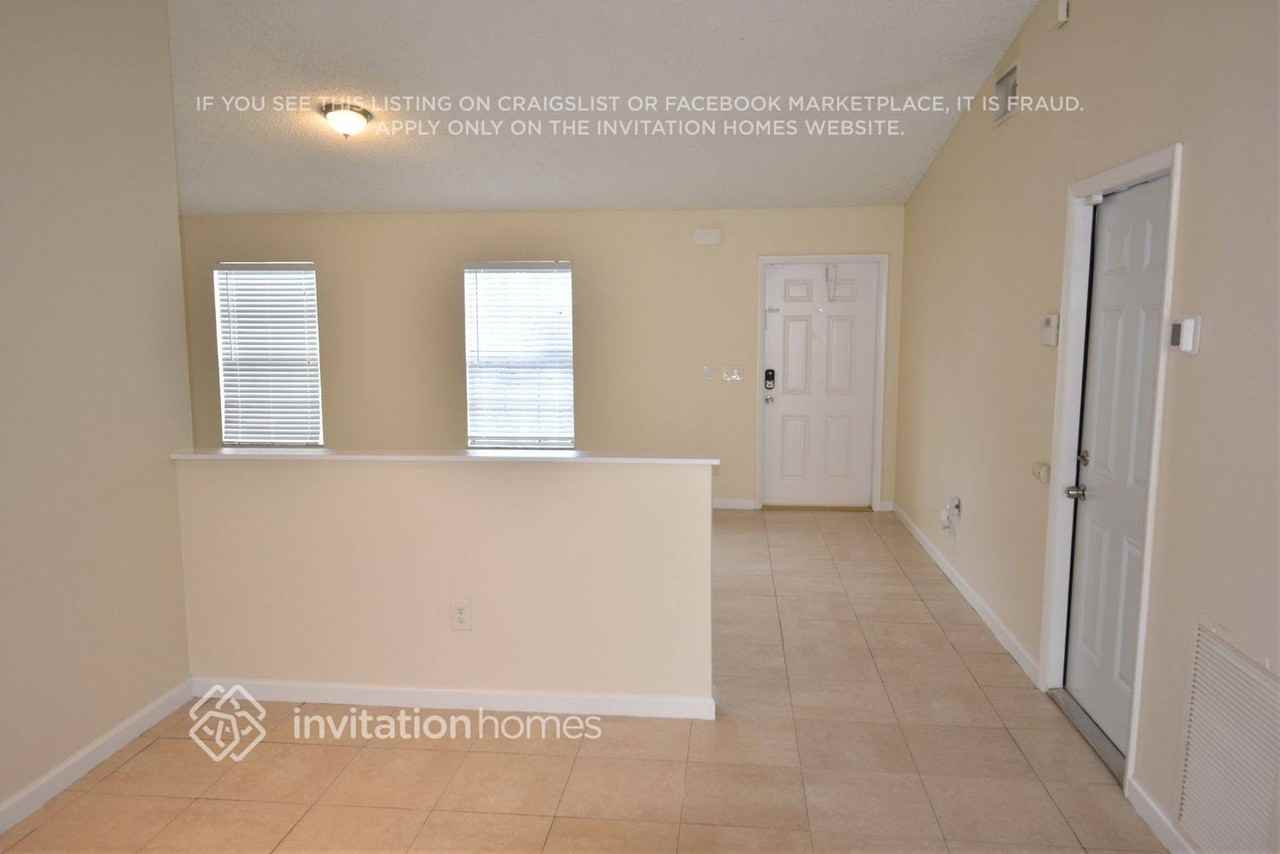 7854 Blairwood Cir W - Photo 3 of 12