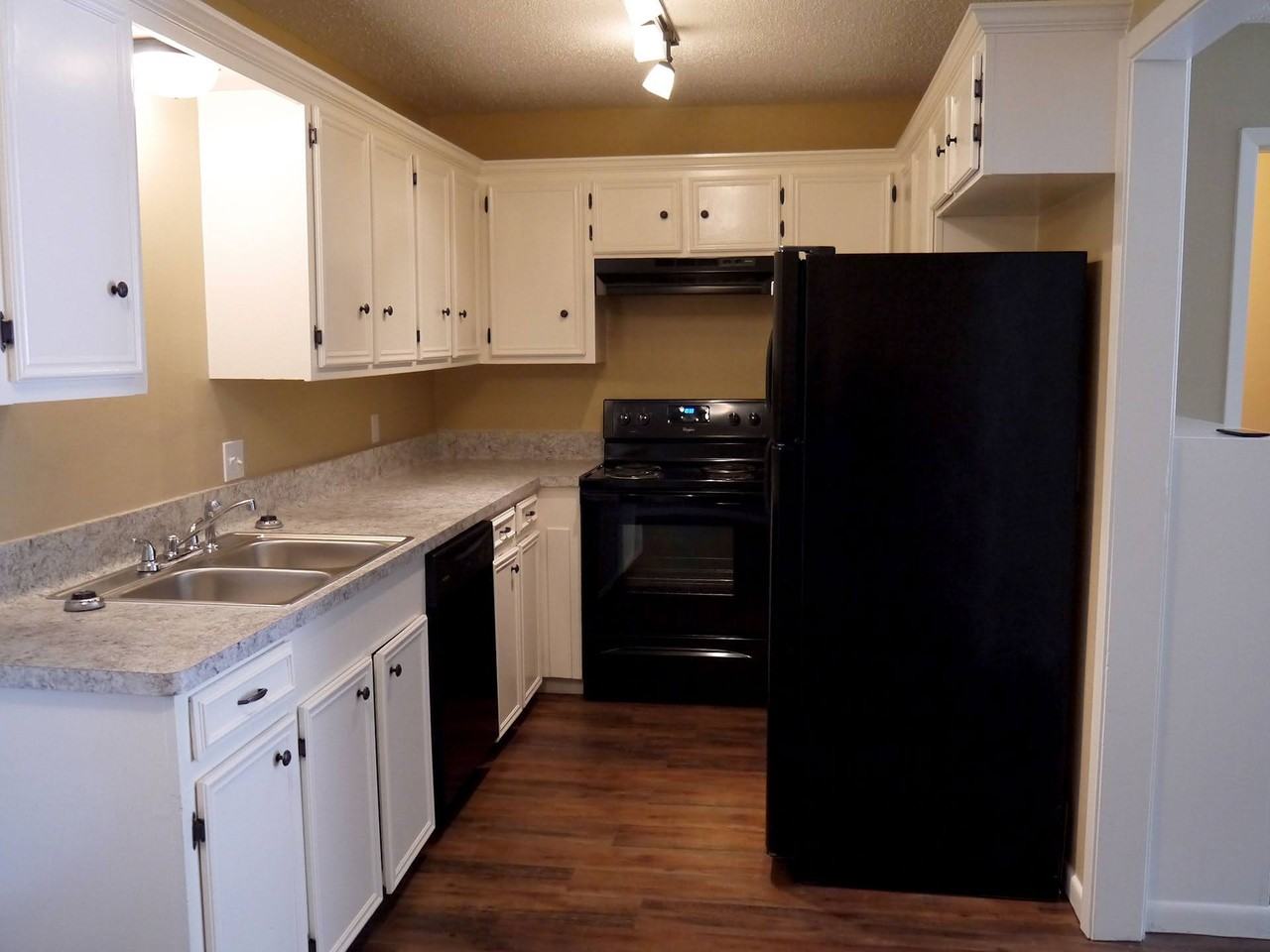 1902 Melrose AveApt 4 #4 - Photo 2 of 4