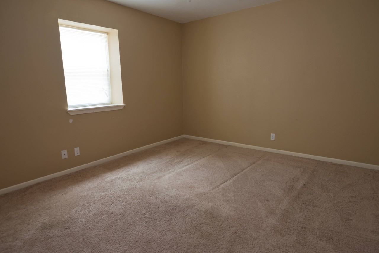 1902 Melrose AveApt 4 #4 - Photo 3 of 4
