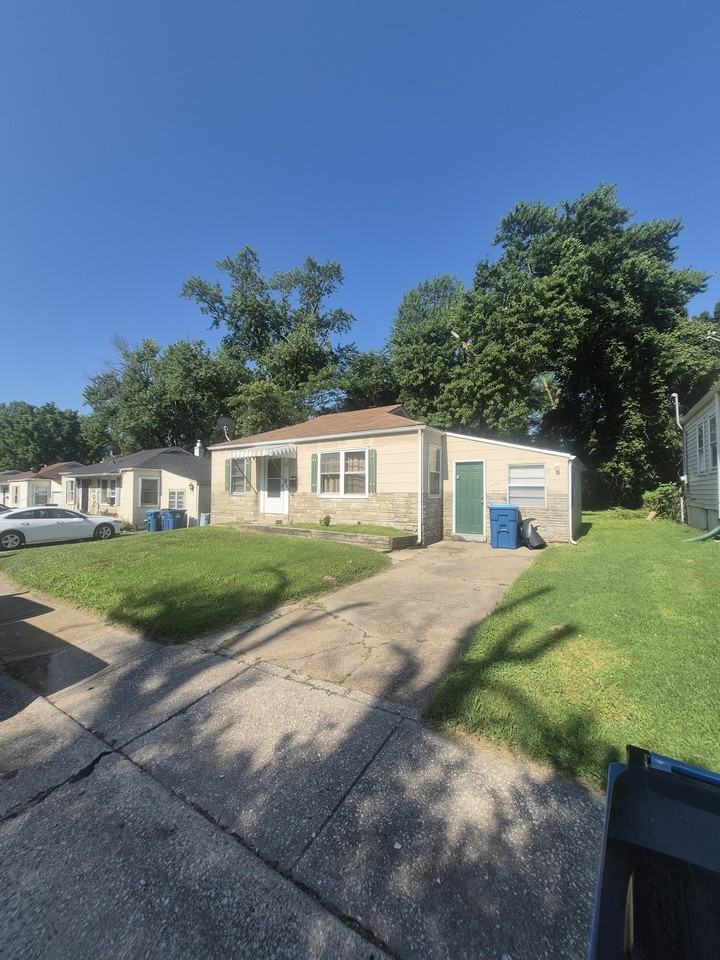 433 Plaza Ave #1 - Photo 4 of 32