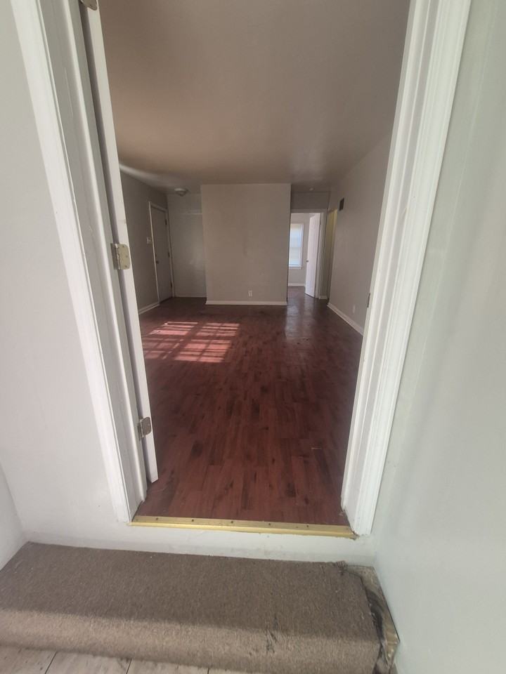 433 Plaza Ave #1 - Photo 6 of 32