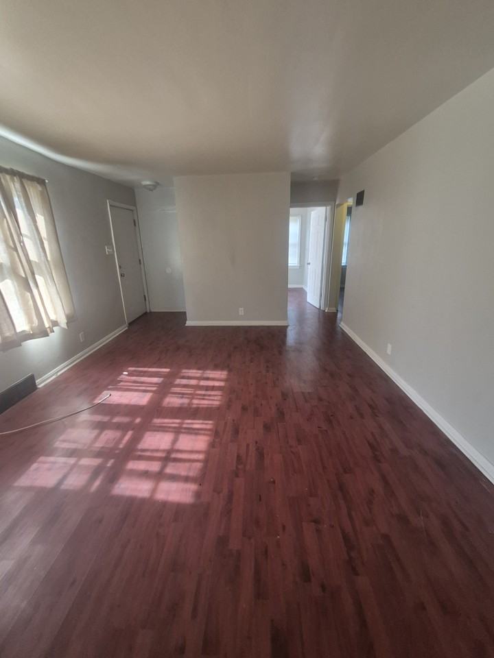 433 Plaza Ave #1 - Photo 7 of 32