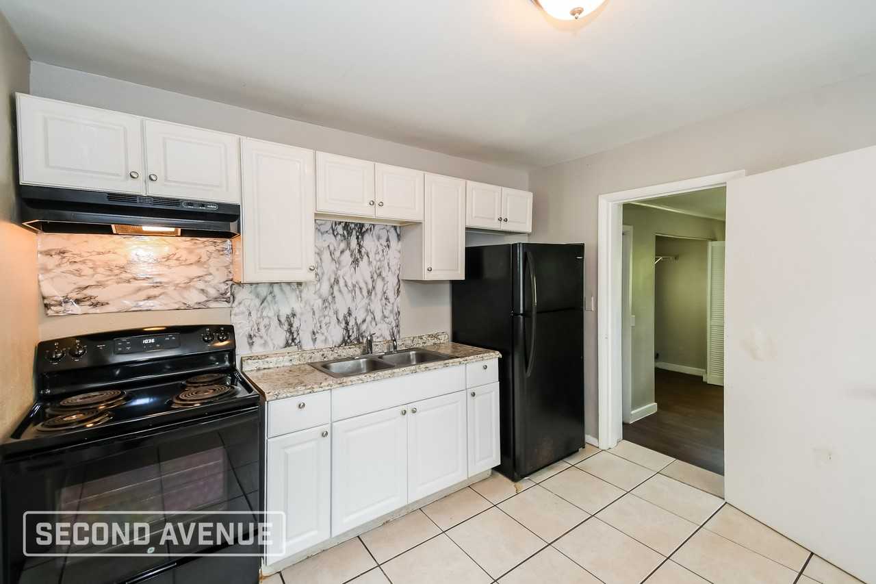 1544 Breton Rd - Photo 4 of 21