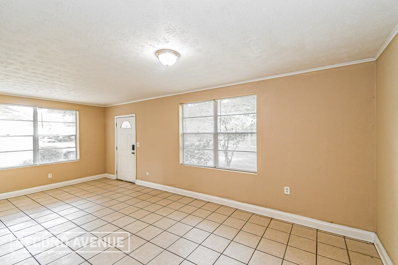 3313 Green St - Photo 2 of 14