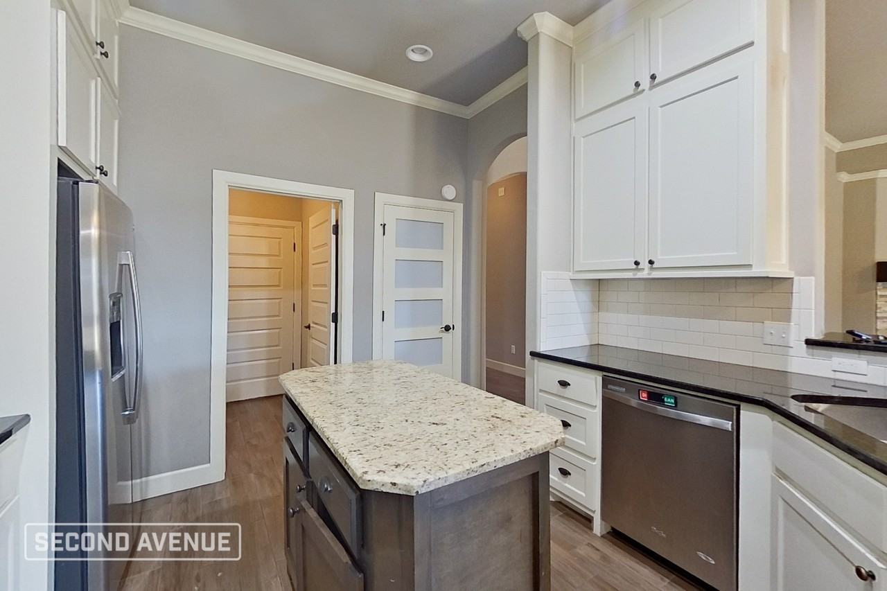 9032 Nw 144th St - Photo 5 of 28