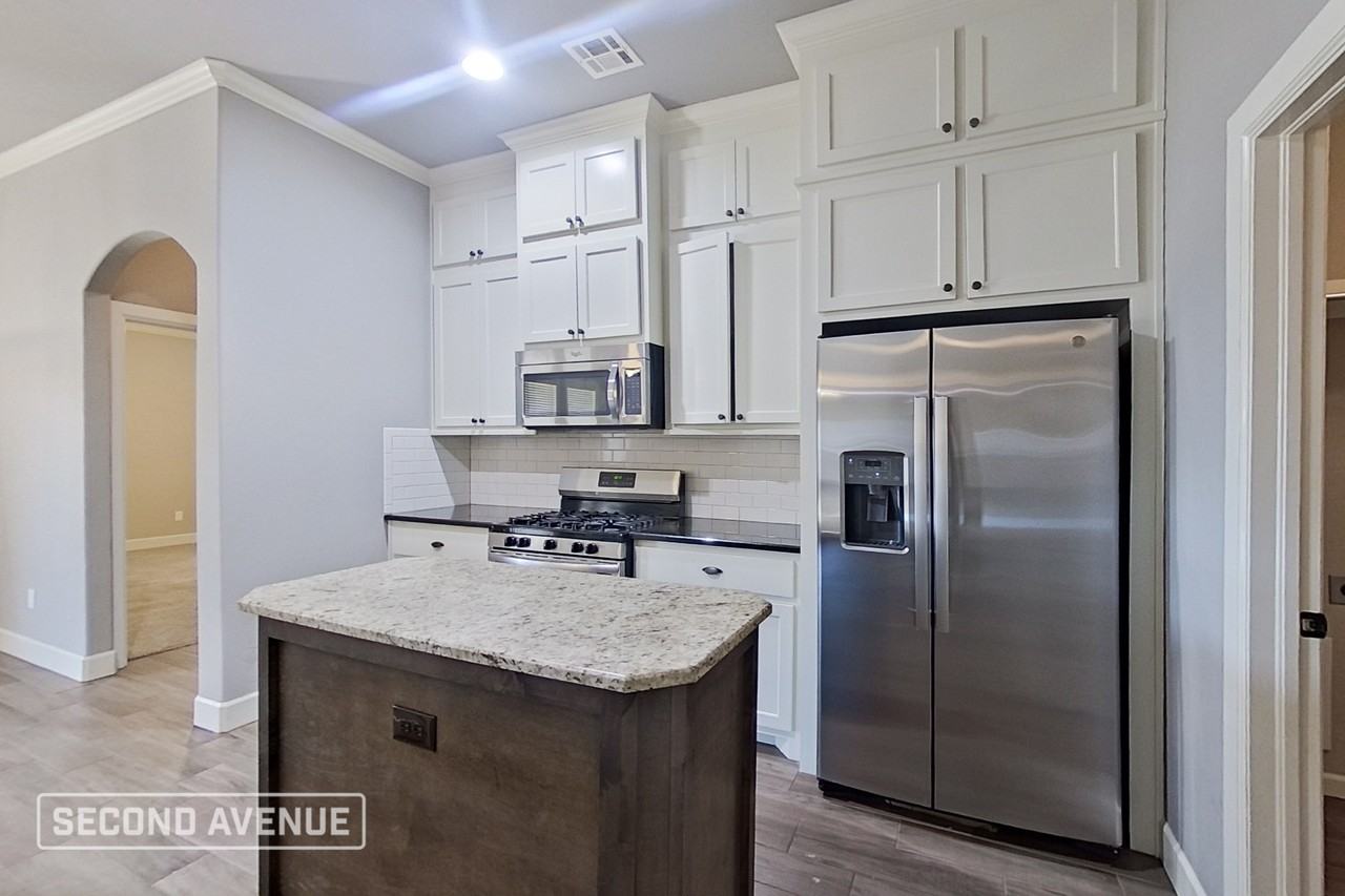 9032 Nw 144th St - Photo 7 of 28
