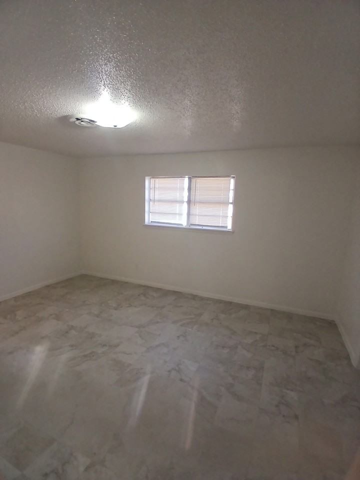 1406 East 1st Street #8 - Photo 3 of 11