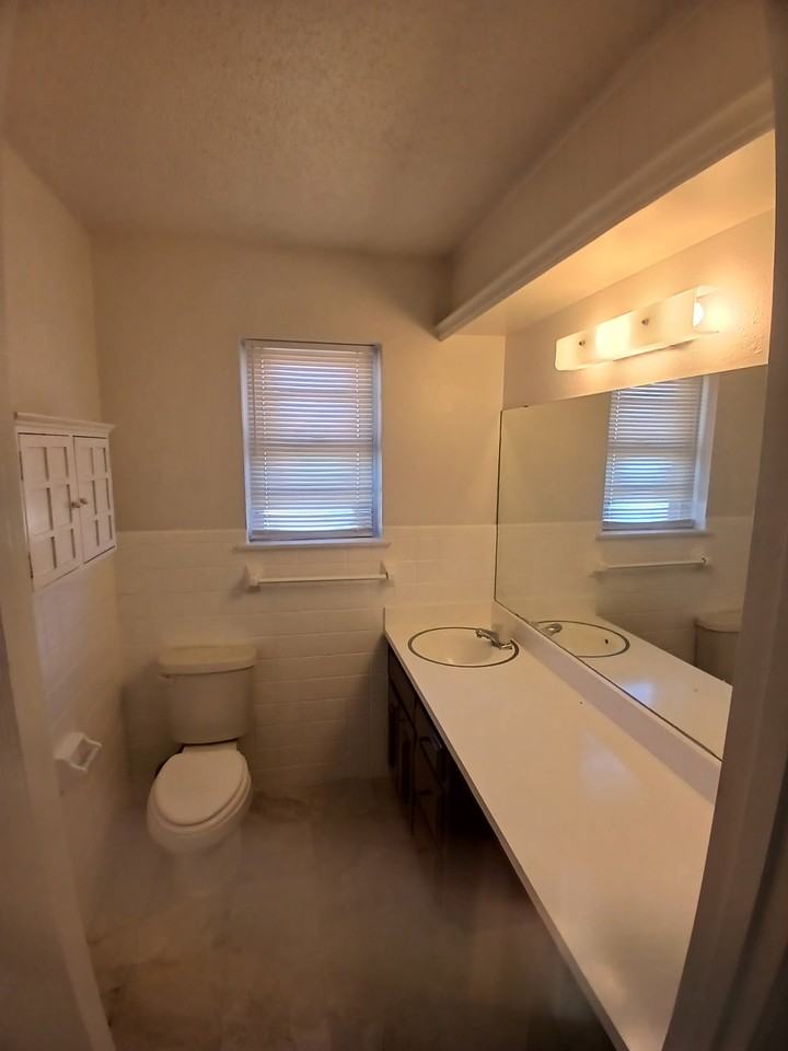 1406 East 1st Street #8 - Photo 7 of 11
