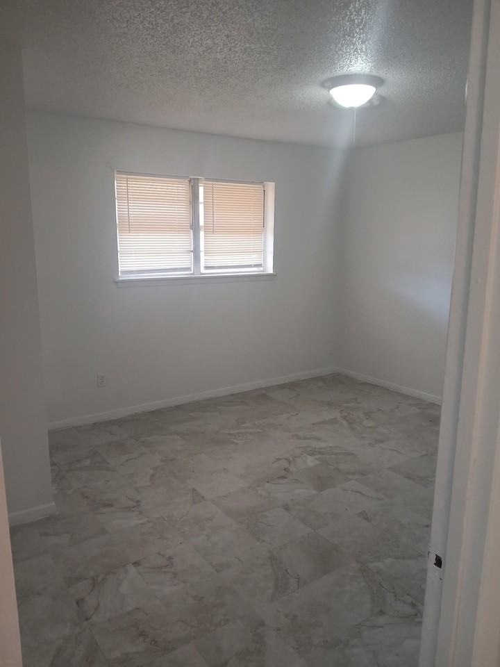 1406 East 1st Street #8 - Photo 5 of 11