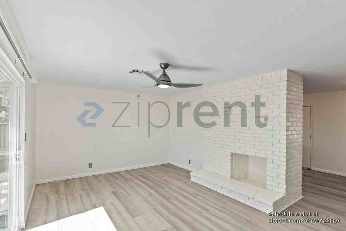 307 Barker St - Photo 5 of 25