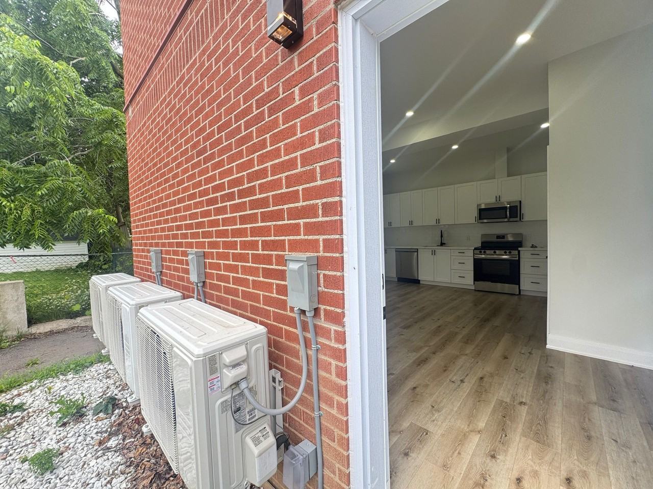 125 MOUNT ALBION RD - Photo 2 of 12