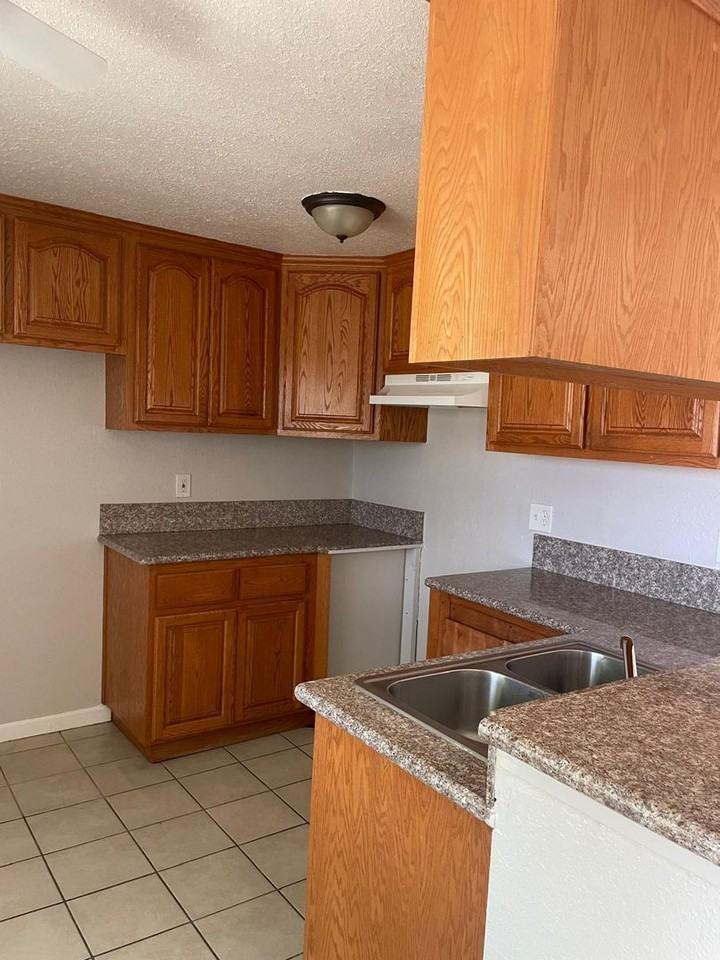 16350 Pebble Beach Dr - Photo 2 of 35