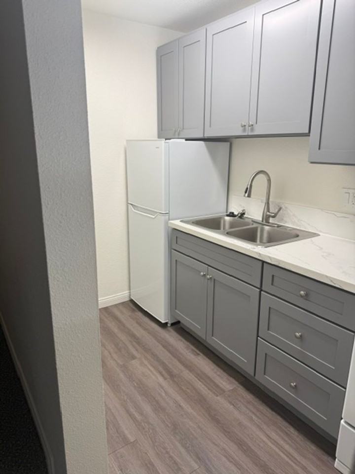 4171 California Ave #02 - Photo 5 of 9