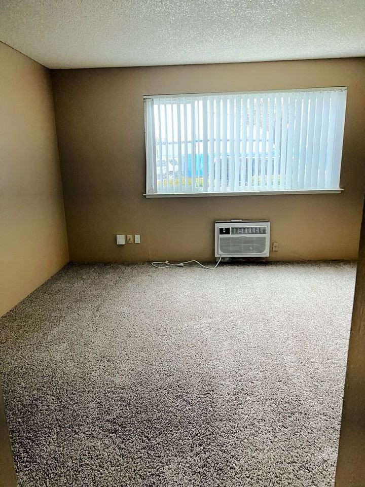 3903 49th Ave. - Photo 3 of 7