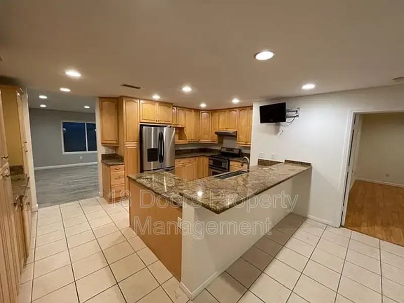 8776 Pagoda Way - Photo 4 of 10