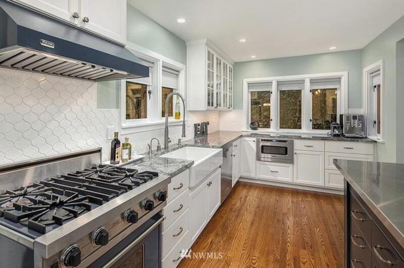 4105 55th Ave Ne - Photo 4 of 20