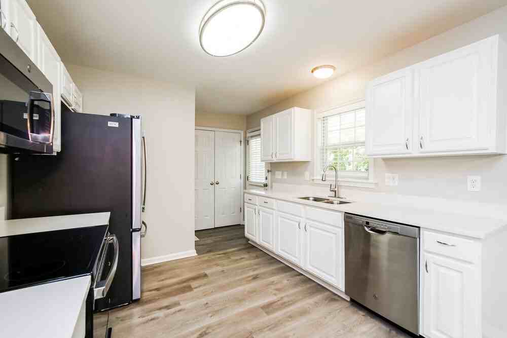 500 Jaffiley Ct - Photo 7 of 19
