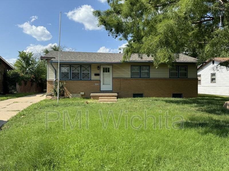 2322 W 29th St S - Photo 2 of 19
