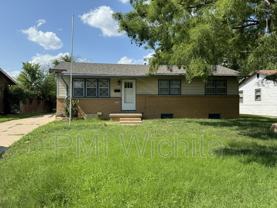 2322 W 29th St S - Photo 1 of 1