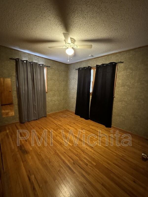 2322 W 29th St S - Photo 4 of 19