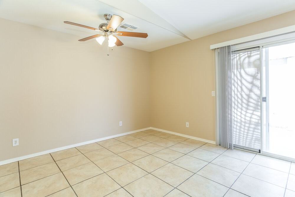 4026 W Red Coach Ave - Photo 4 of 15