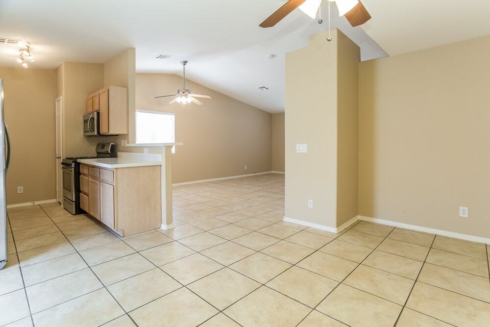 4026 W Red Coach Ave - Photo 5 of 15