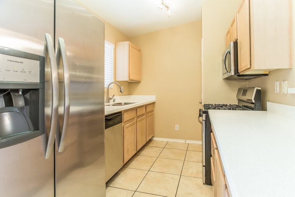 4026 W Red Coach Ave - Photo 6 of 15