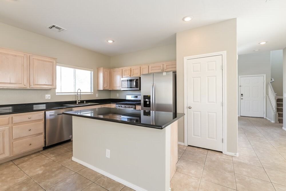 10807 Scotch Rose St - Photo 6 of 17