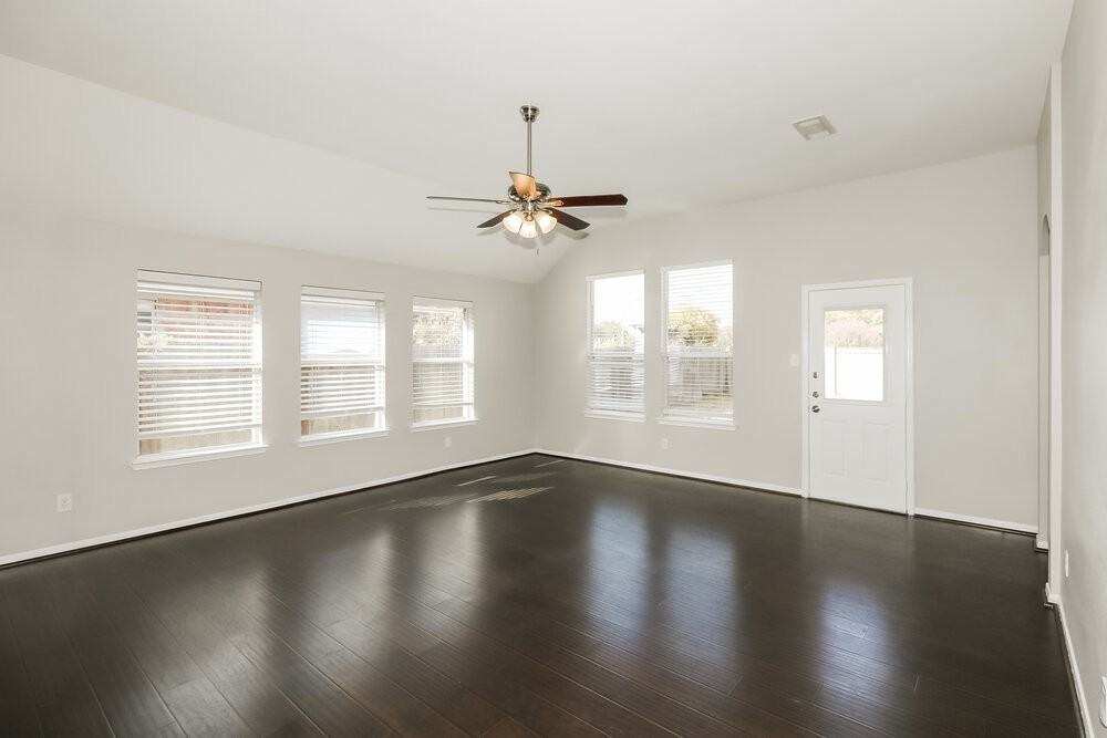 8011 Thorncroft Manor Ln - Photo 3 of 16
