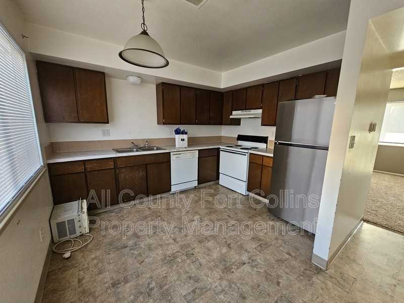 1142 26th Ave - Photo 4 of 8