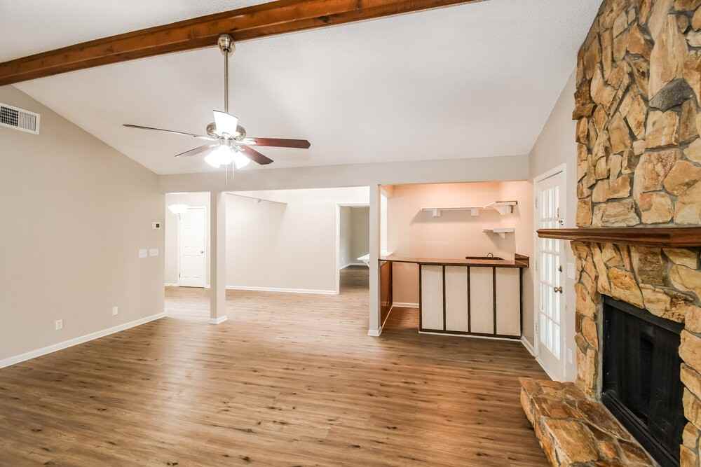 4331 Walnut Bnd - Photo 5 of 16