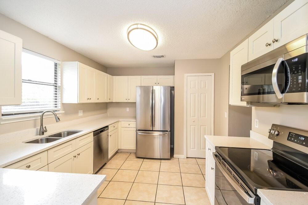 4331 Walnut Bnd - Photo 7 of 16