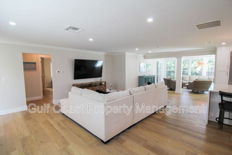 691 Russell St - Photo 6 of 38