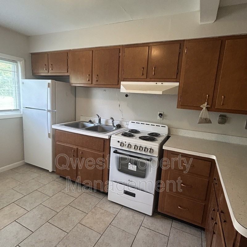 405 E Woodlawn Ave #7 - Photo 2 of 8