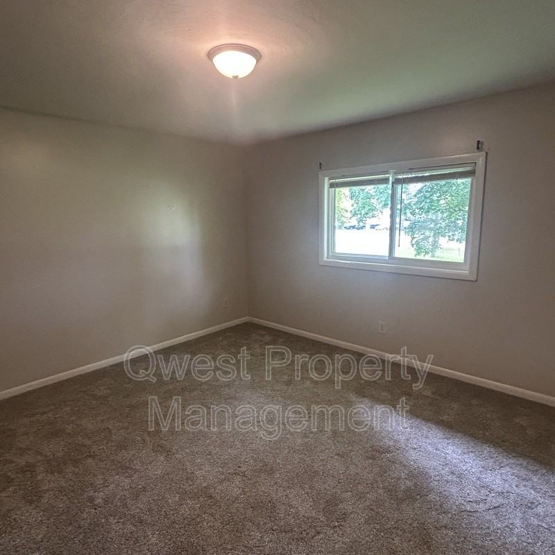 405 E Woodlawn Ave #7 - Photo 6 of 8
