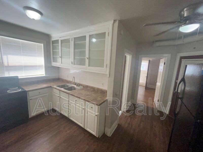 4949 Lindenwood Ave 1st Fl - Photo 2 of 8