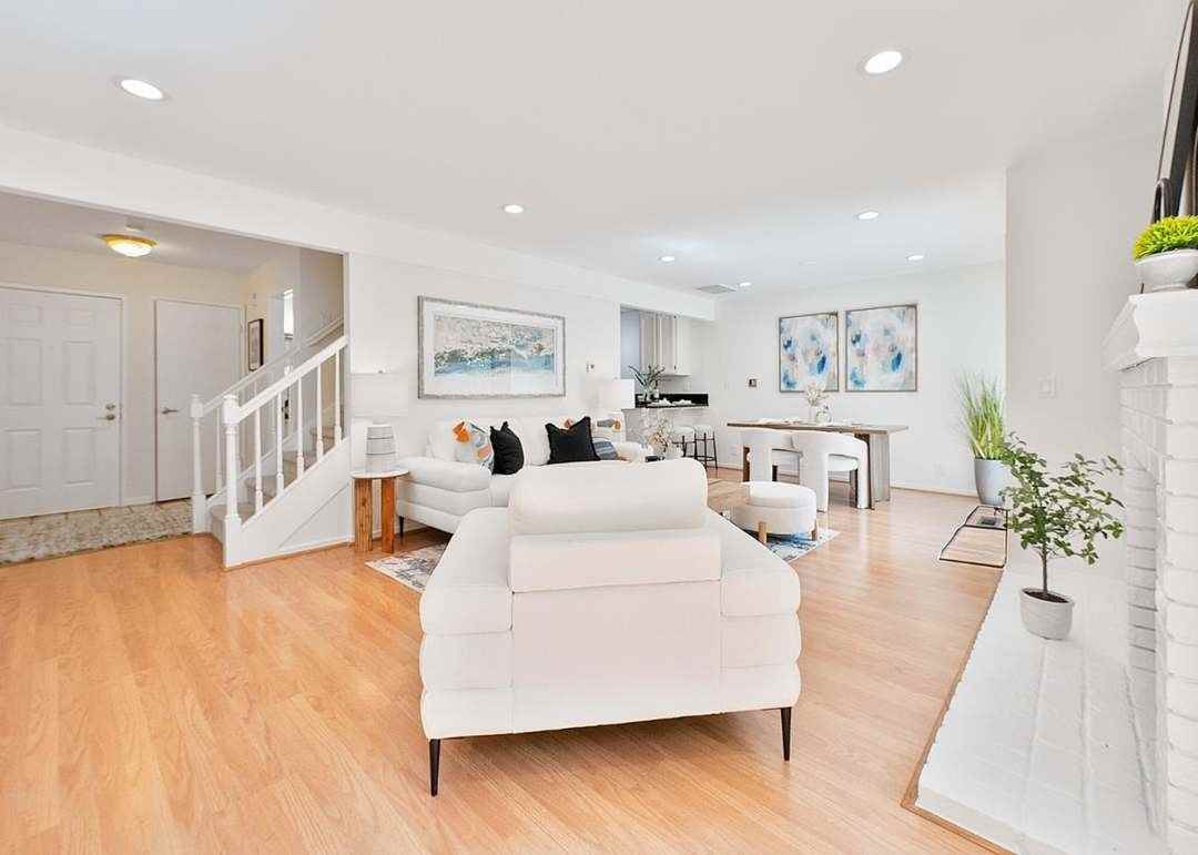 2030 Elm Leaf Court - Photo 2 of 7
